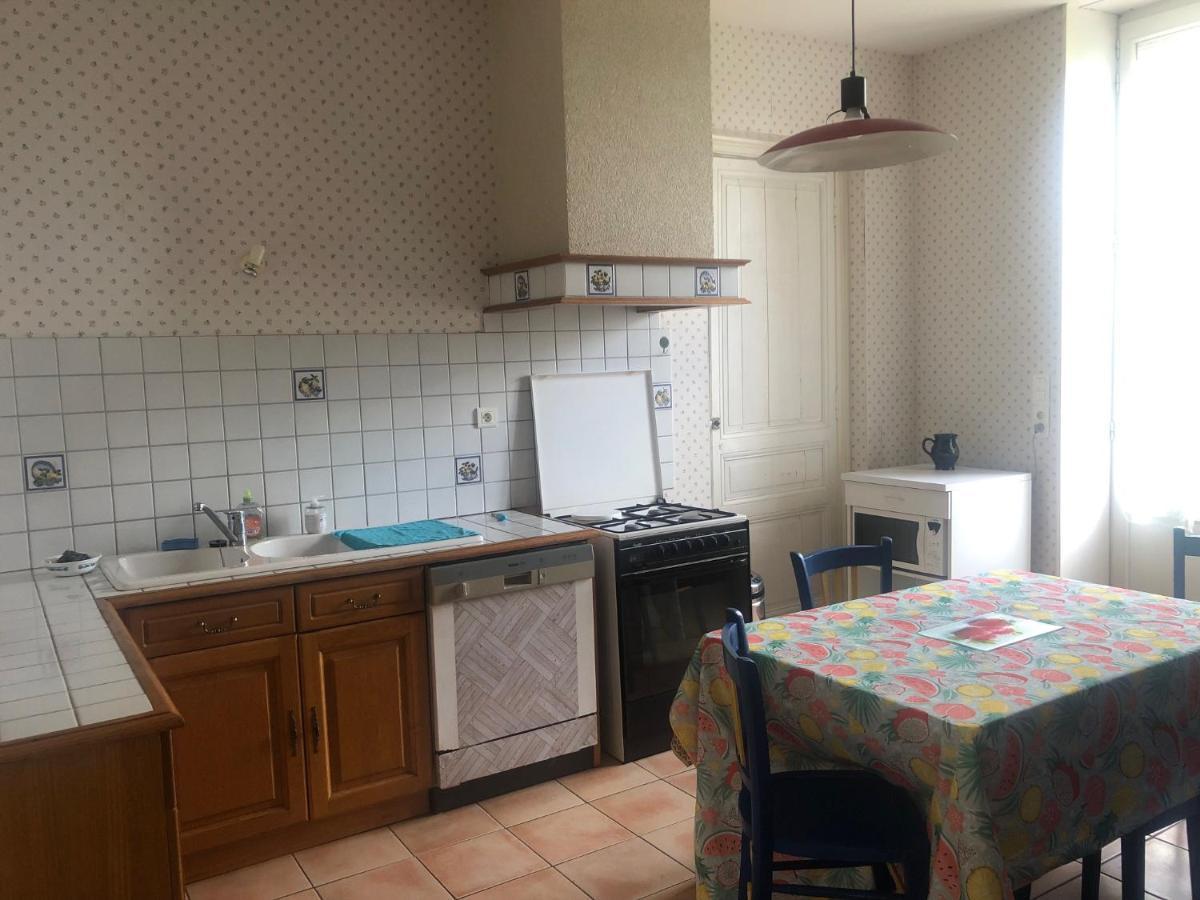 Gite -Belle Maison Dans Une Ancienne Ecole-Tarif Reduit Hors We ! Chanzeaux Екстериор снимка